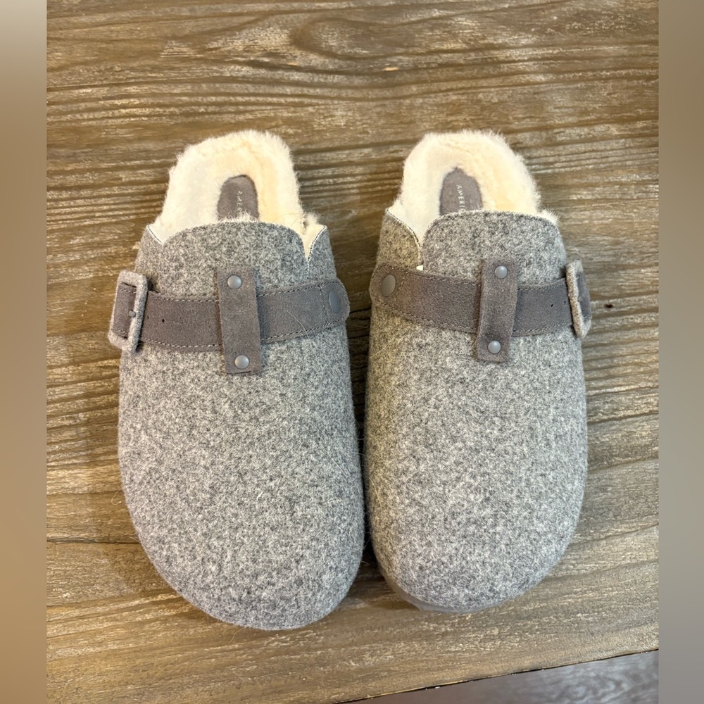 American Eagle Outfitters Gray Cozy Slippers